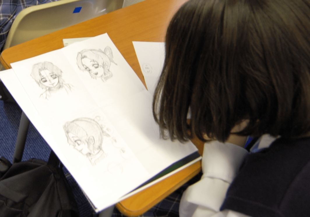 イラストを描く女の子
